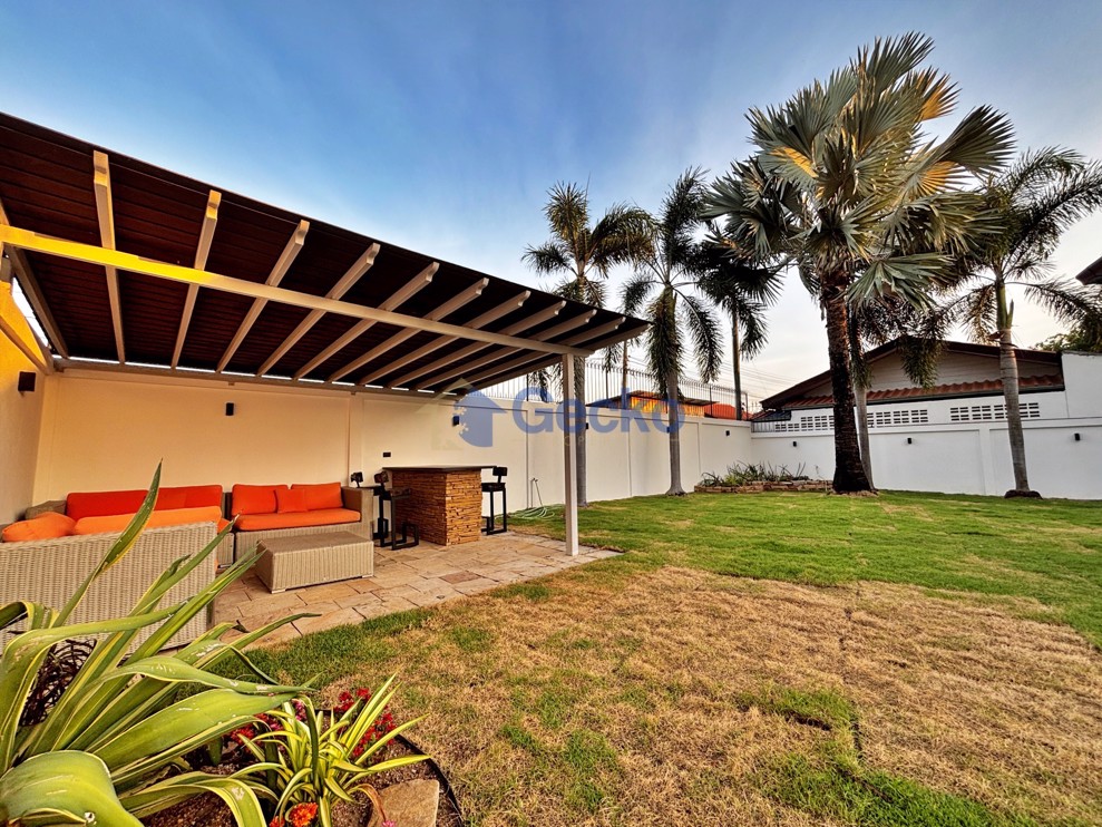 4 Bedrooms House in Panalee  Huay Yai H012973 (Photo 3)