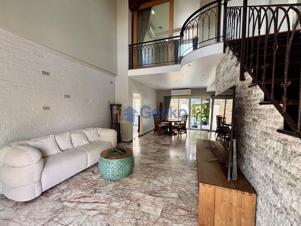 4 Bedrooms House in Silk Road Place  East Pattaya H012989 (Photo 3)