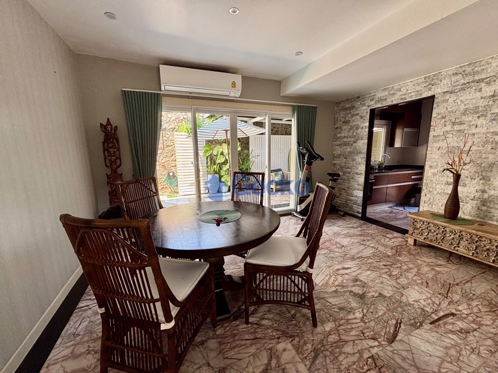4 Bedrooms House in Silk Road Place  East Pattaya H012989 (Photo 4)