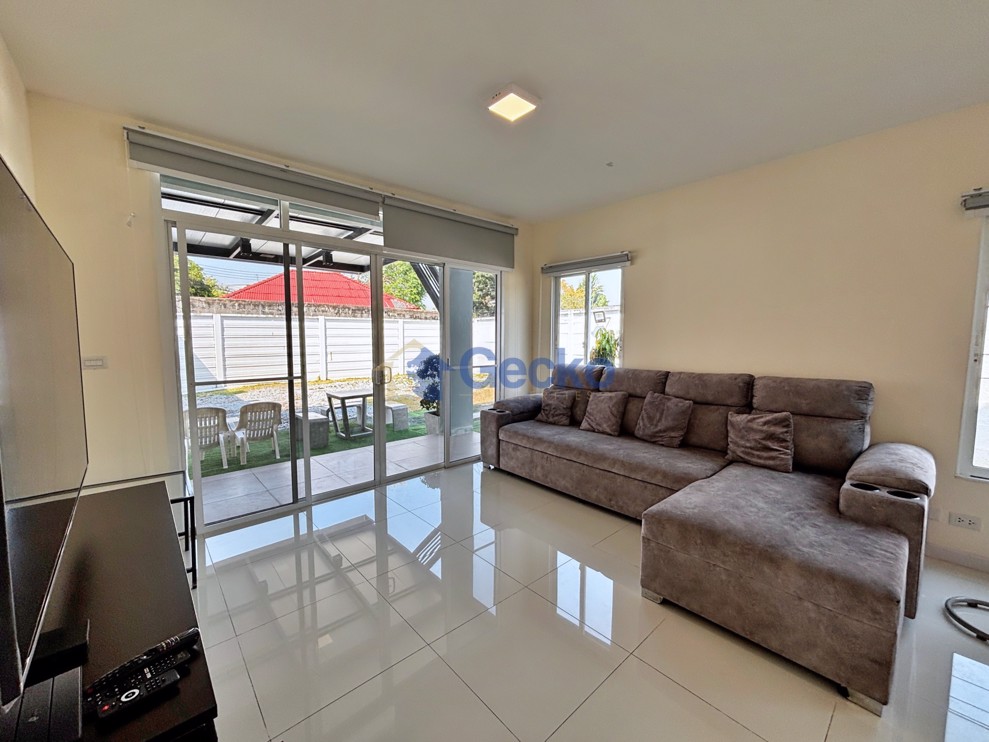 3 Bedrooms House in Baan Pruksanara  East Pattaya H012988 (Photo 2)