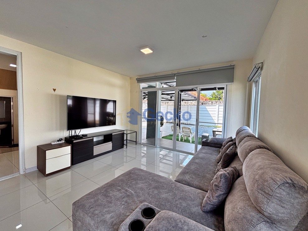 3 Bedrooms House in Baan Pruksanara  East Pattaya H012988 (Photo 1)