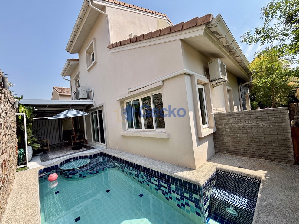 4 Bedrooms House in Silk Road Place  East Pattaya H012989 (Photo 1)