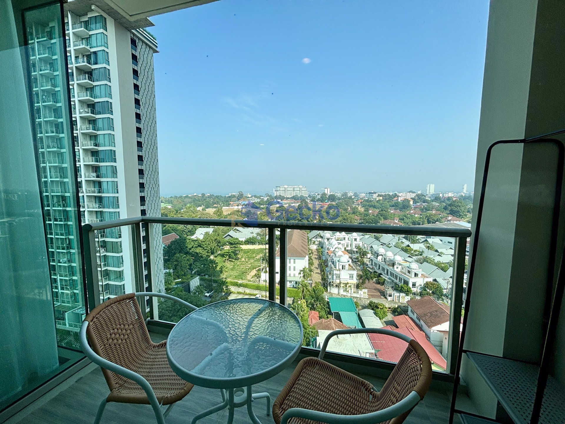 1 Bedroom Condo in The Riviera Wong Amat Beach Wongamat C012991