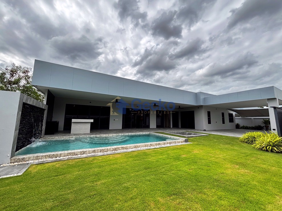 3 Bedrooms House  East Pattaya H012997 (Cover Photo)