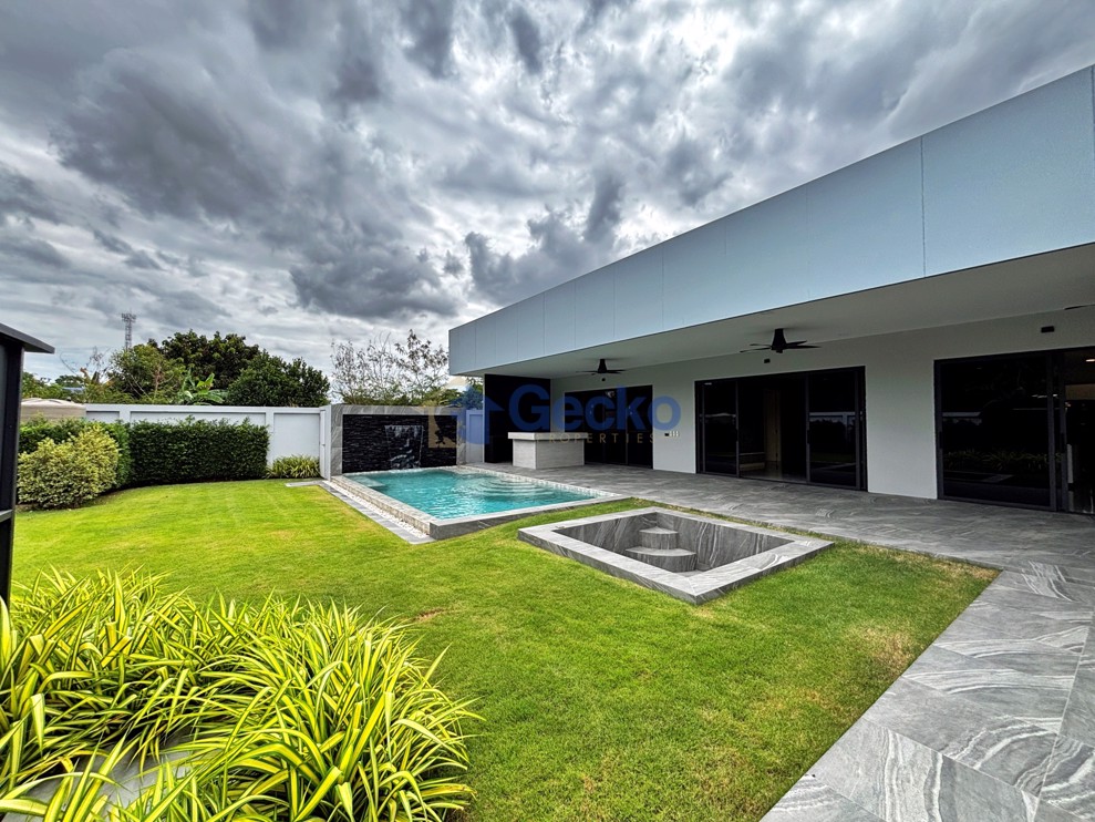 3 Bedrooms House  East Pattaya H012997 (Photo 2)