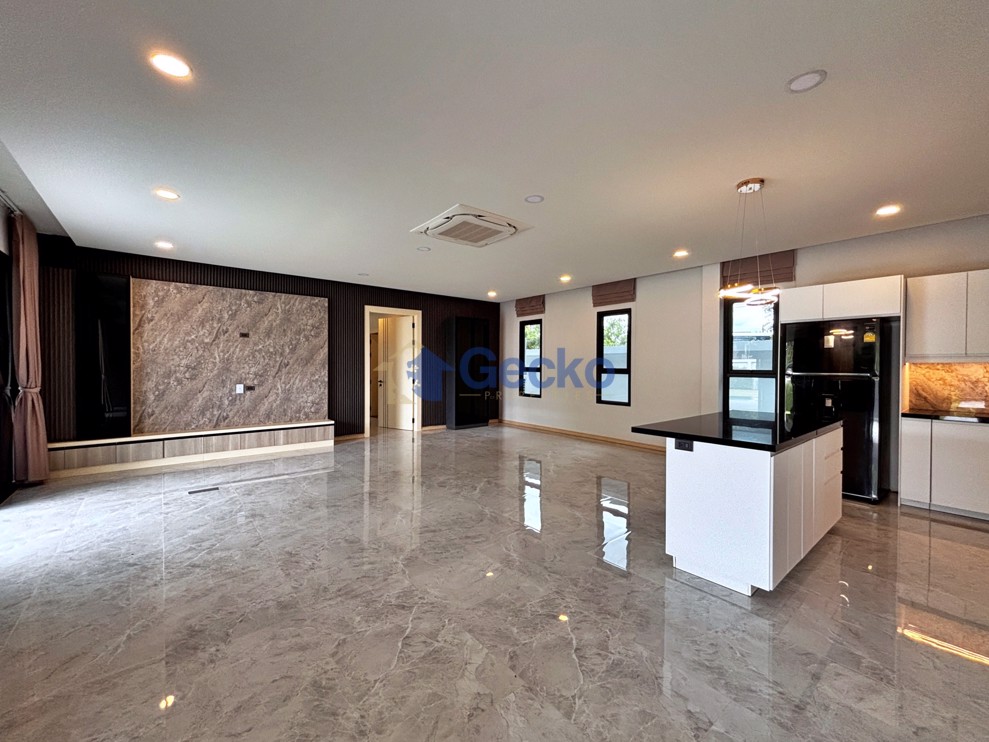 3 Bedrooms House  East Pattaya H012997 (Photo 3)