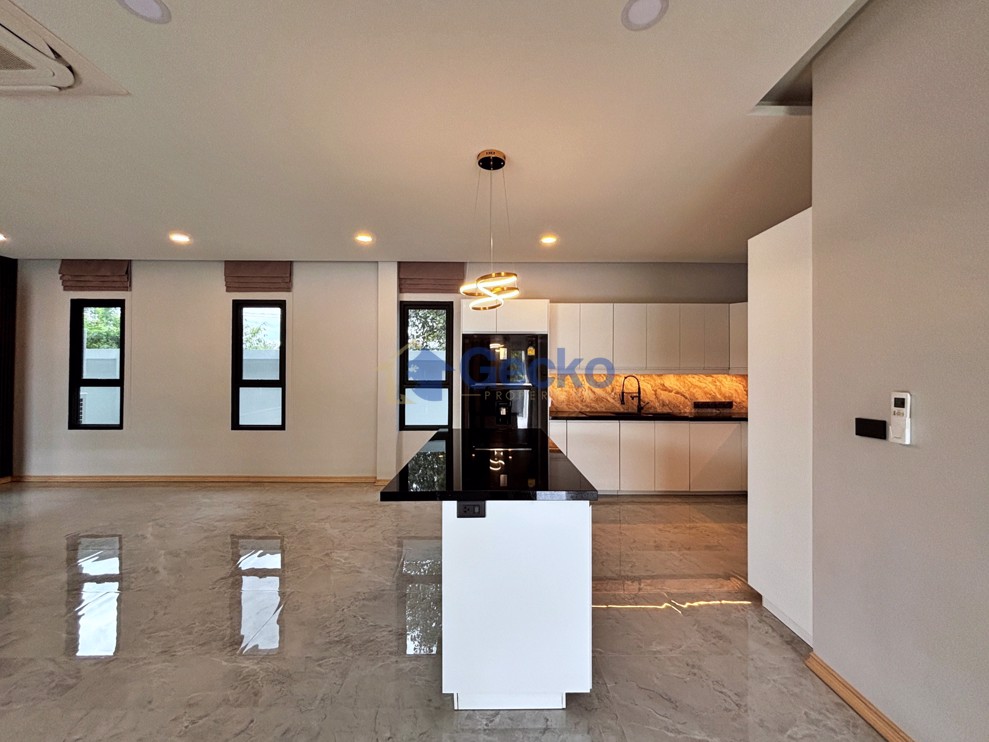 3 Bedrooms House  East Pattaya H012997 (Photo 4)