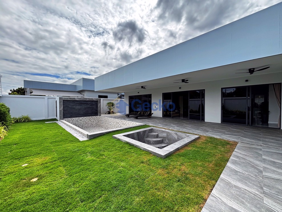 3 Bedrooms House East Pattaya H012998 (Cover Photo)