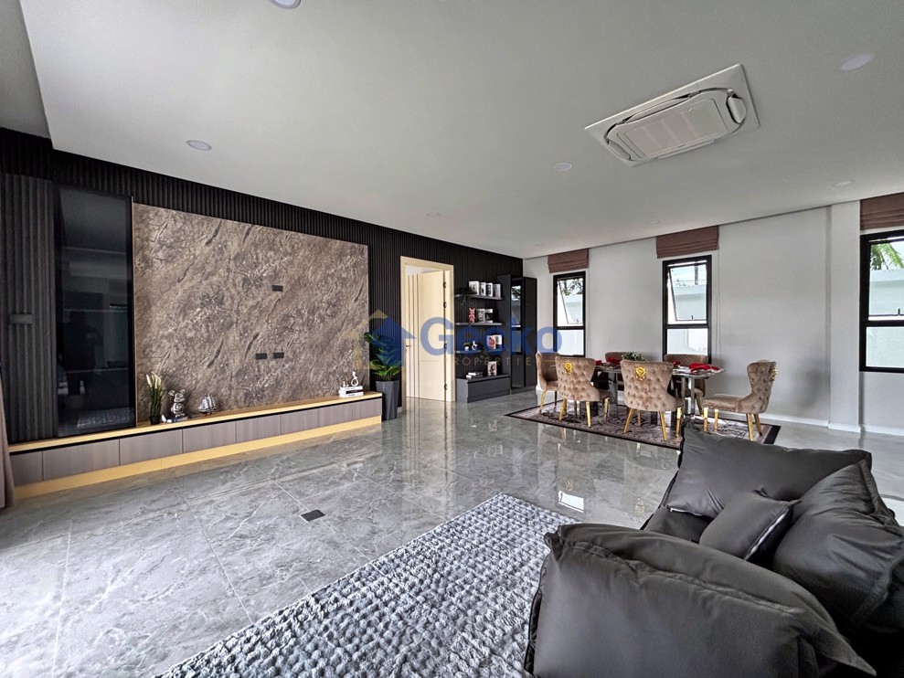 3 Bedrooms House East Pattaya H012998 (Photo 3)