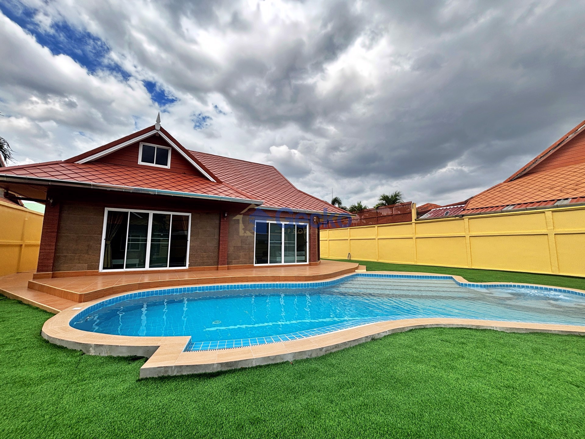 5 Bedrooms House in The Ville Jomtien  Jomtien H013002
