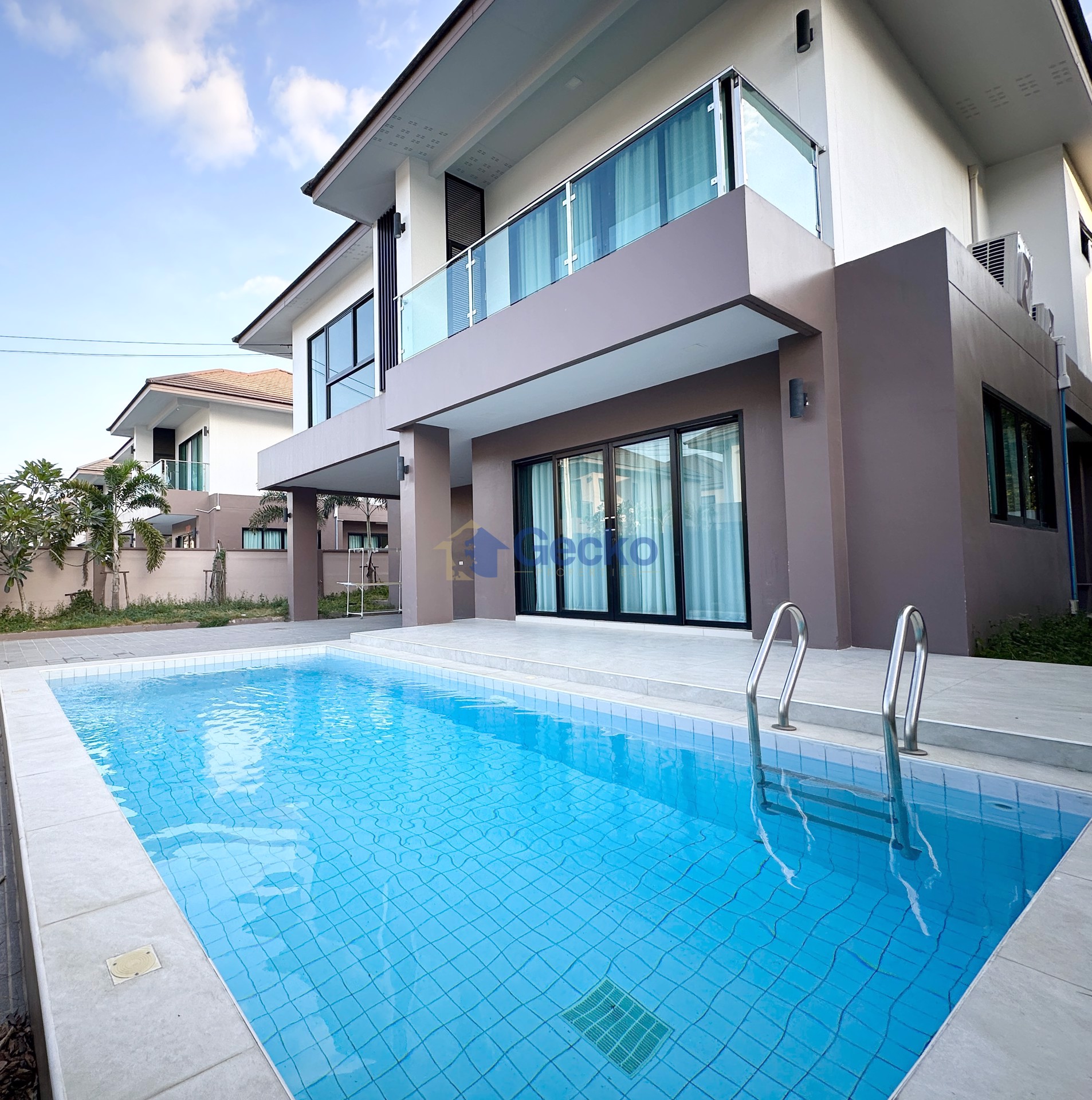 4 Bedrooms House in The Lake Huay Yai  Huay Yai H013004