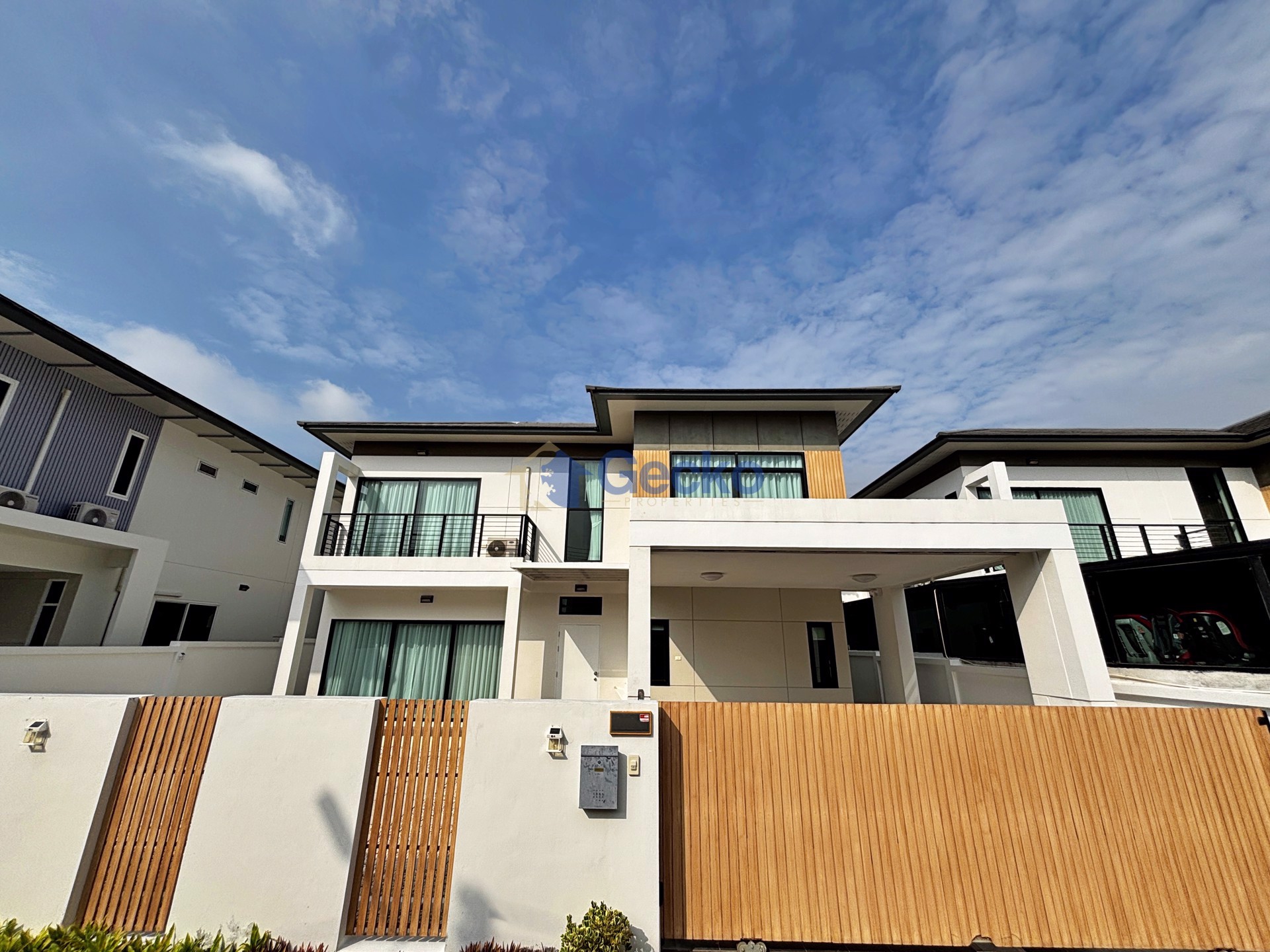3 Bedrooms House in Tropical Village 2  Huay Yai H013010