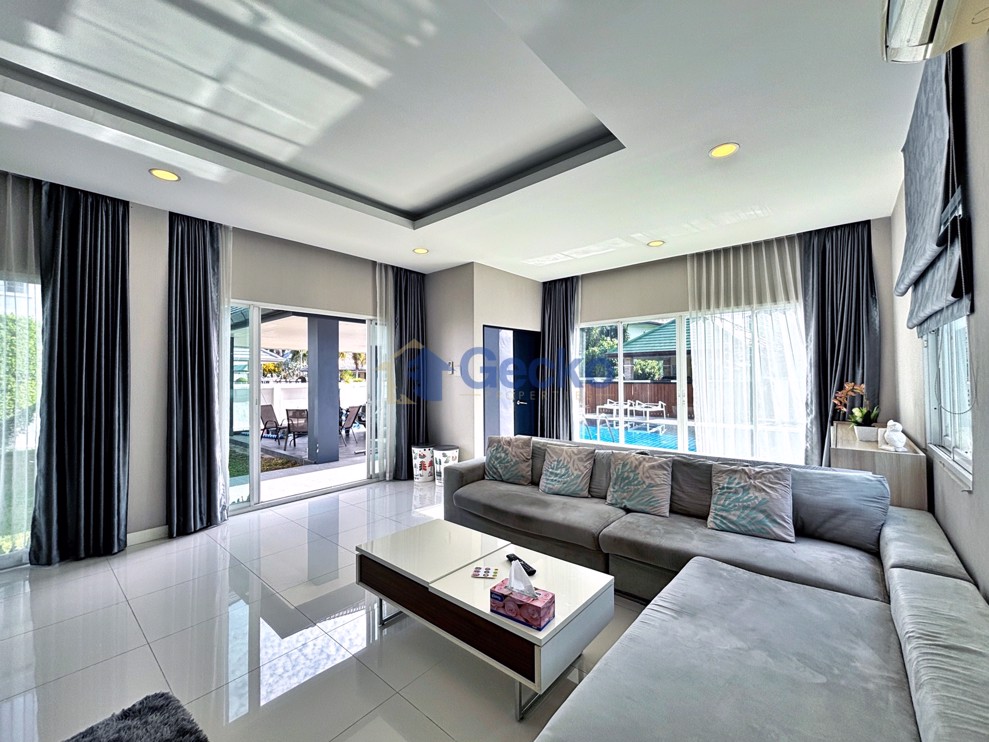 3 Bedrooms House in SP Village 5  East Pattaya H008593 (Photo 3)