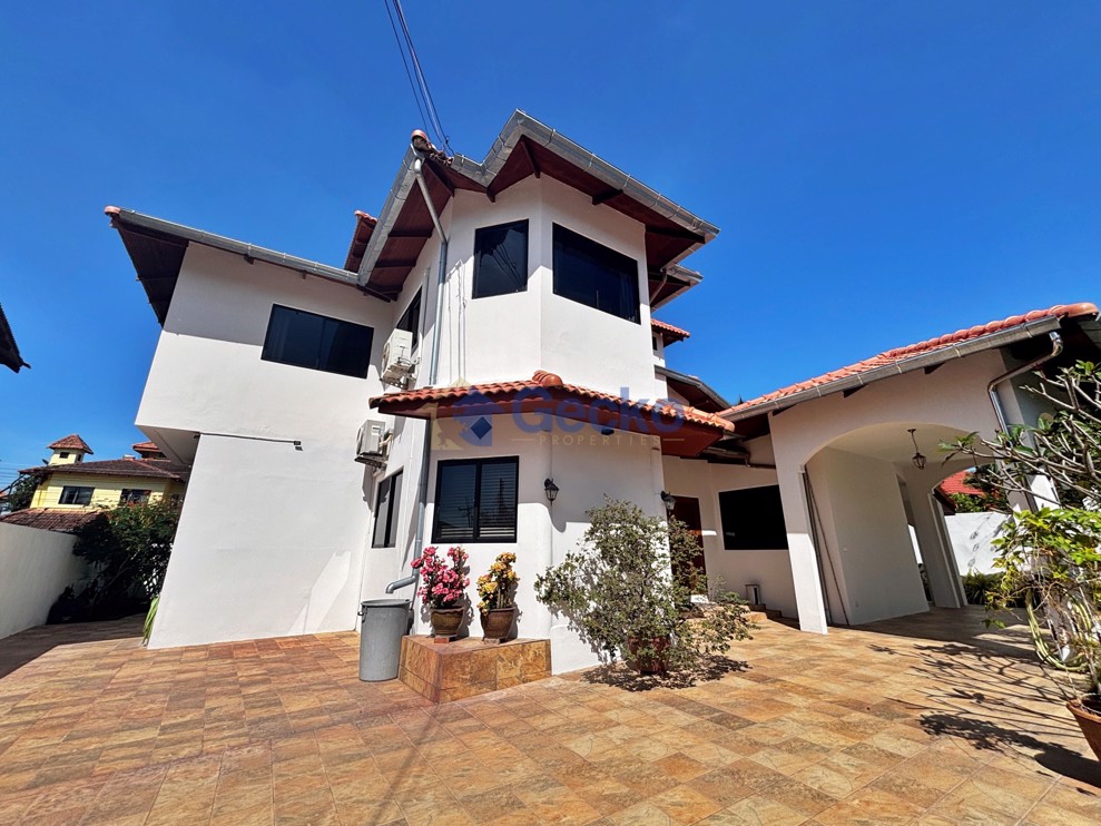 5 Bedrooms House in Paradise Villa 1  East Pattaya H013016 (Photo 1)