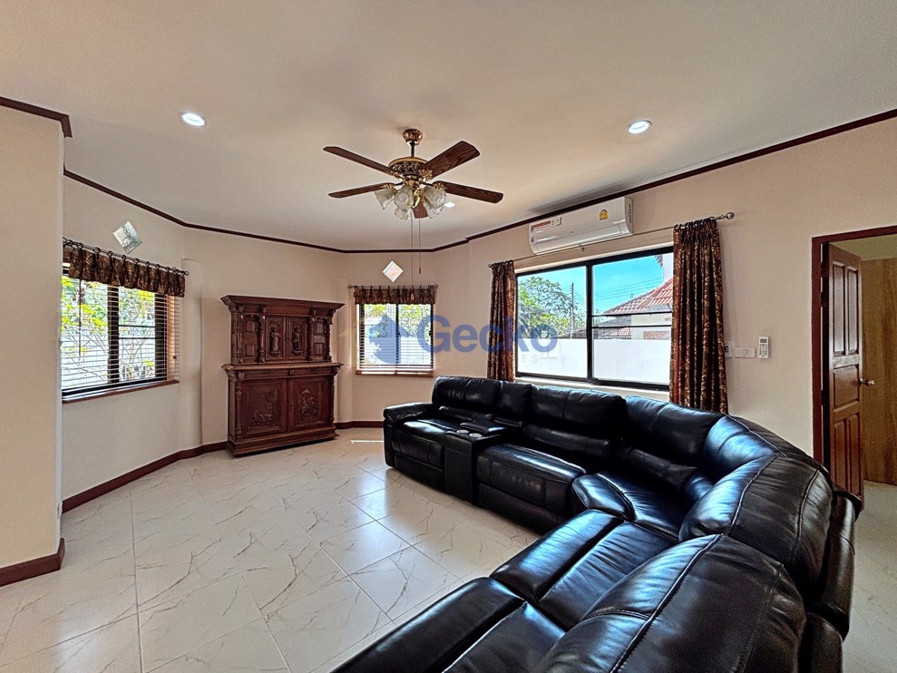 5 Bedrooms House in Paradise Villa 1  East Pattaya H013016 (Photo 2)