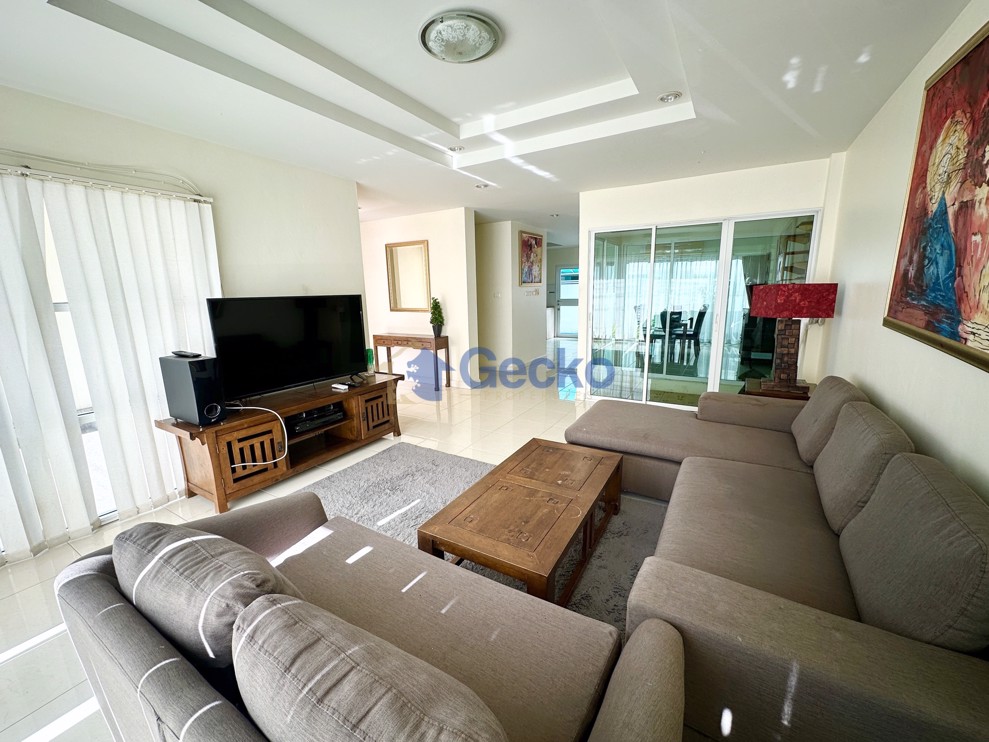 3 Bedrooms House in The Meadows  East Pattaya H012874 (Photo 2)