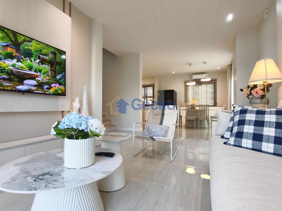 3 Bedrooms House in The Grand 9 by PMC  East Pattaya H013032 (Photo 2)