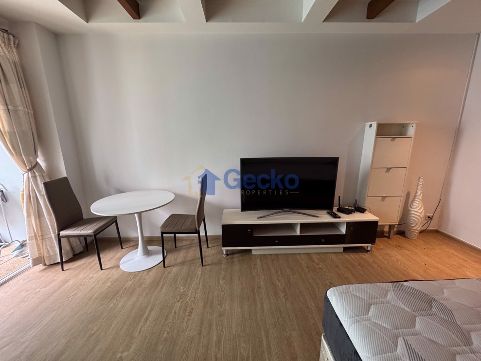 Studio Condo in Diamond Suites South Pattaya C001585 (Photo 3)