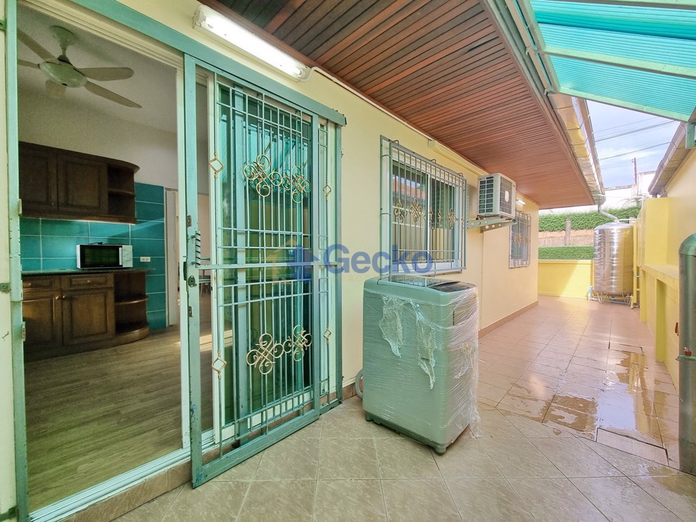 4 Bedrooms House in Baan Suan Neramit  East Pattaya H011289 (Photo 4)