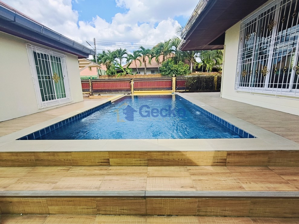 4 Bedrooms House in Baan Suan Neramit  East Pattaya H011289 (Photo 1)