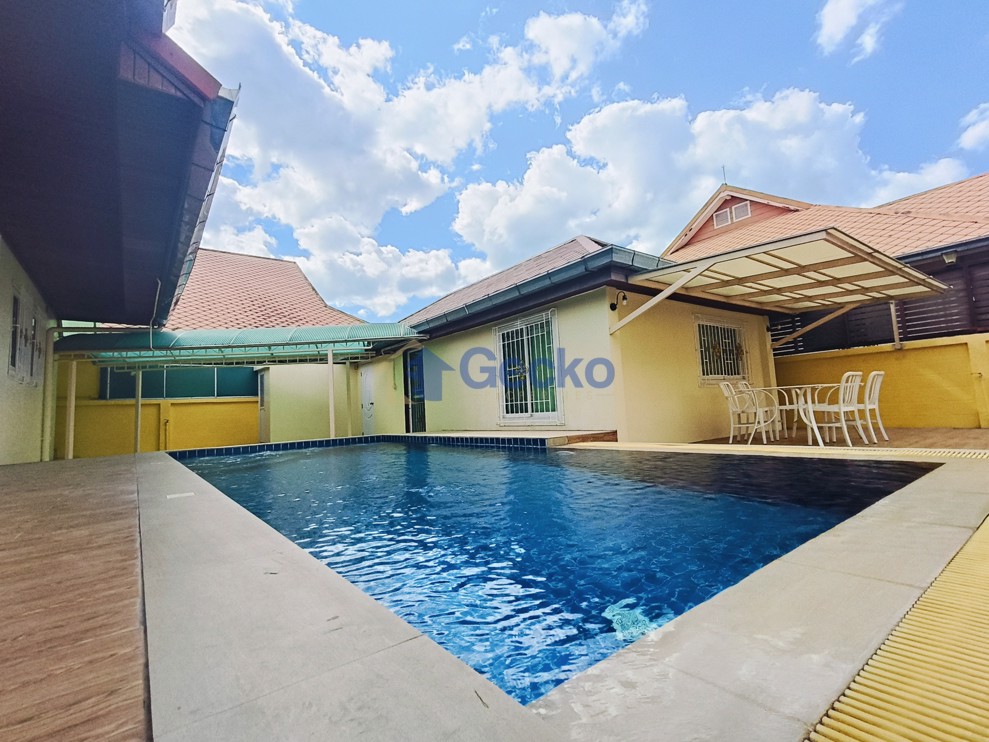 4 Bedrooms House in Baan Suan Neramit  East Pattaya H011289 (Cover Photo)