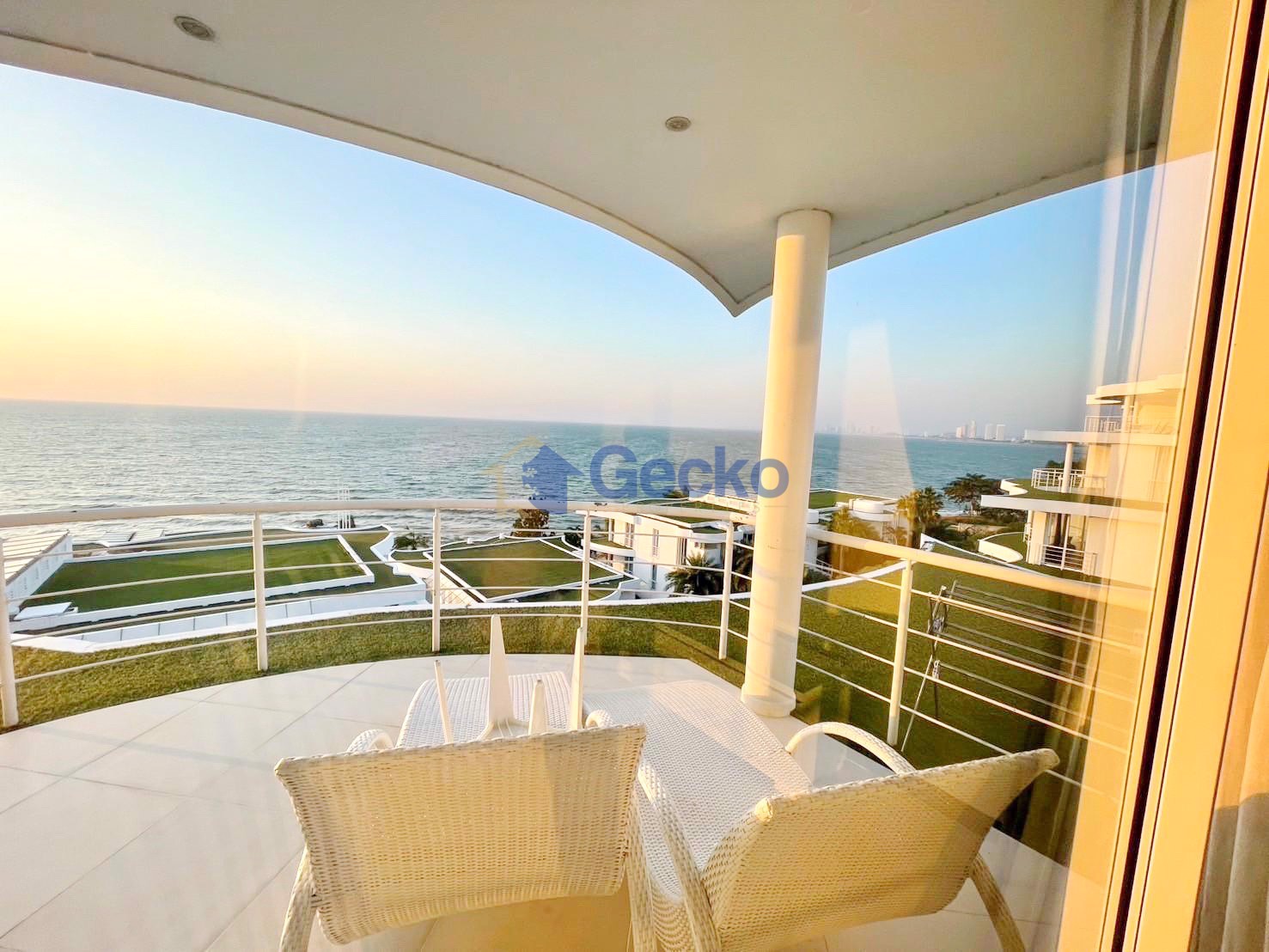 2 Bedrooms Condo in Pure Sunset Beach Na Jomtien C013045