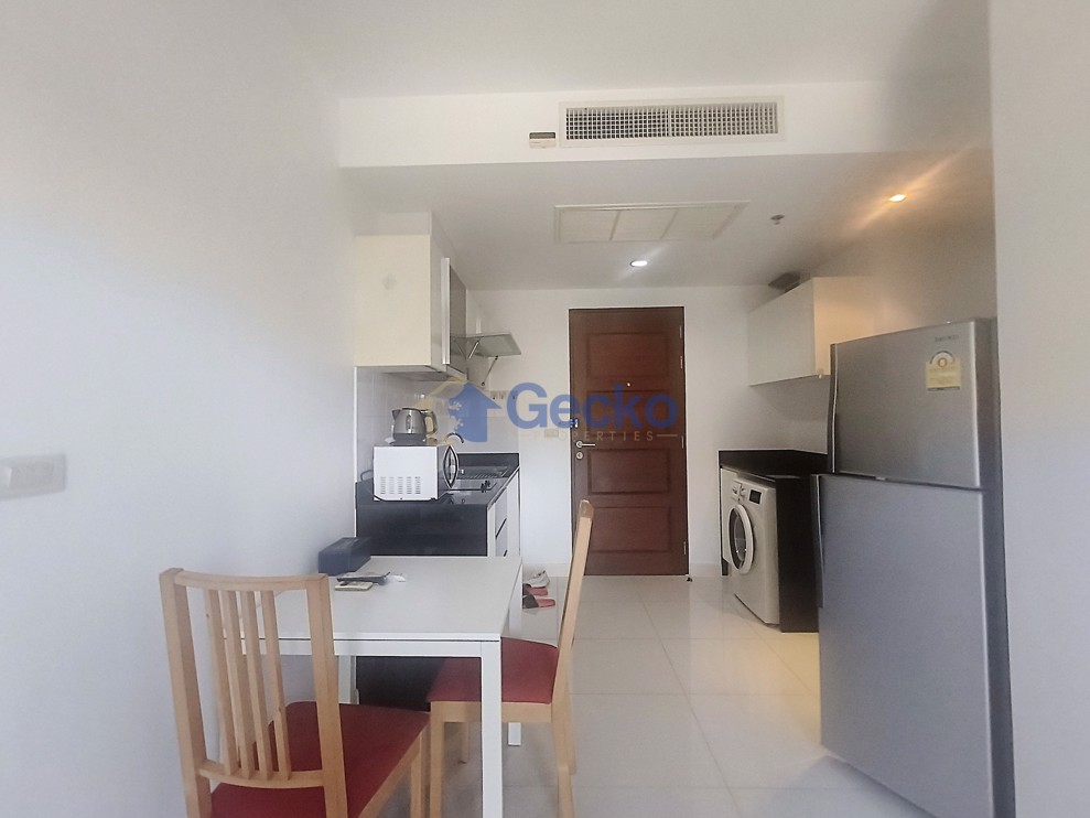 1 Bedroom Condo in The Axis  South Pattaya C009299 (Photo 3)