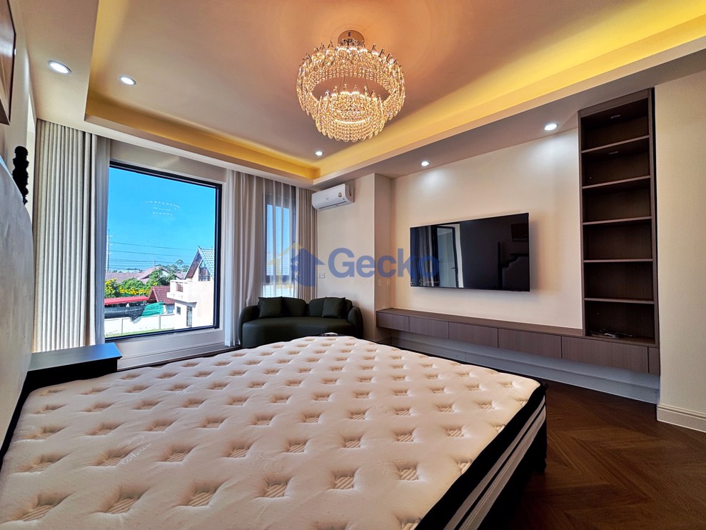 6 Bedrooms House in Pattaya Greenville  East Pattaya H013052 (Photo 4)