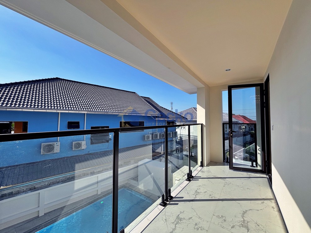 6 Bedrooms House in Pattaya Greenville  East Pattaya H013052 (Photo 2)