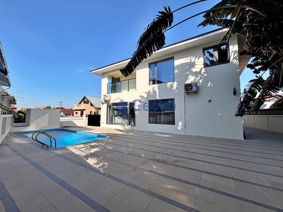 6 Bedrooms House in Pattaya Greenville  East Pattaya H013052 (Photo 1)