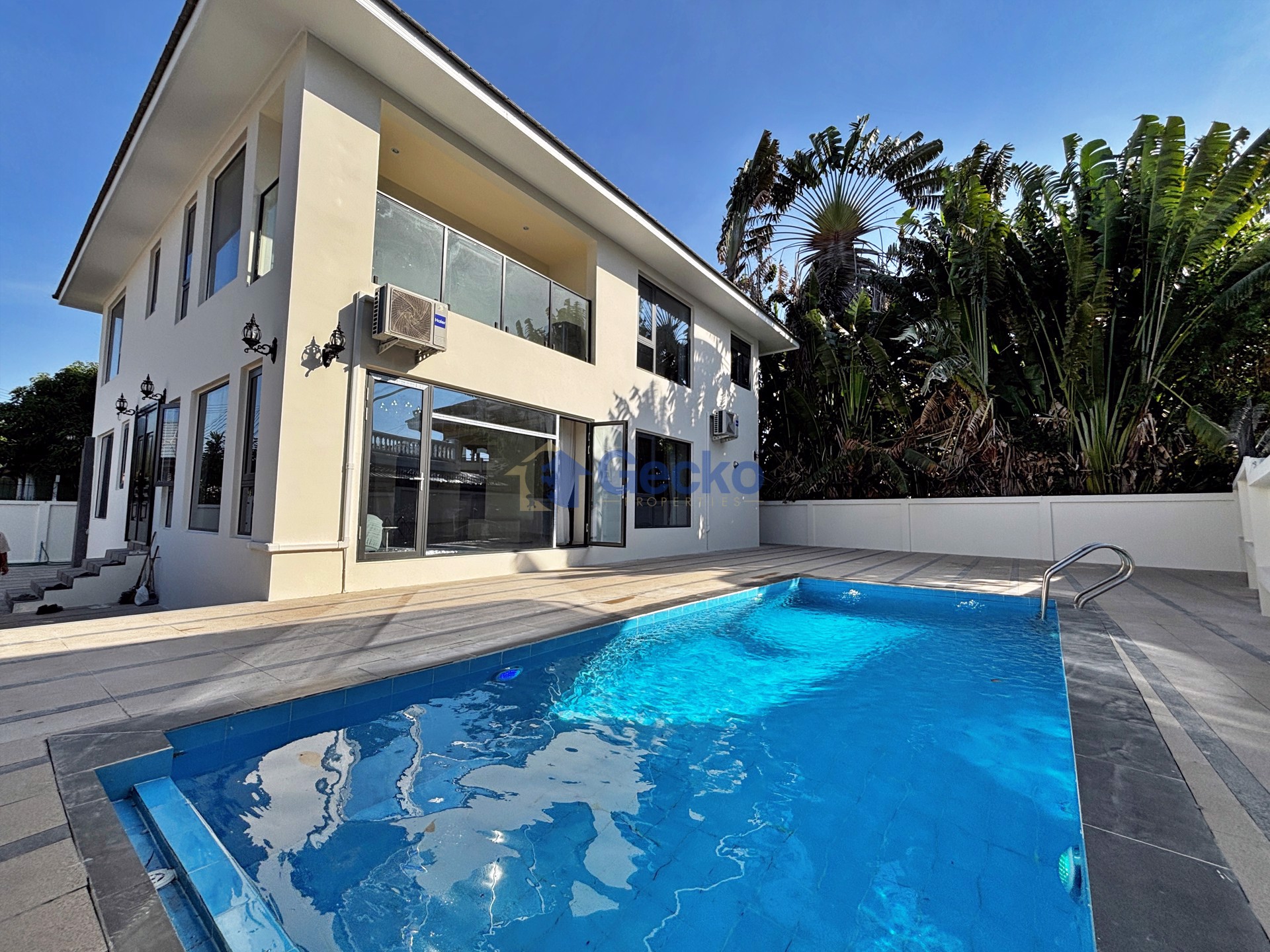 6 Bedrooms House in Pattaya Greenville  East Pattaya H013052