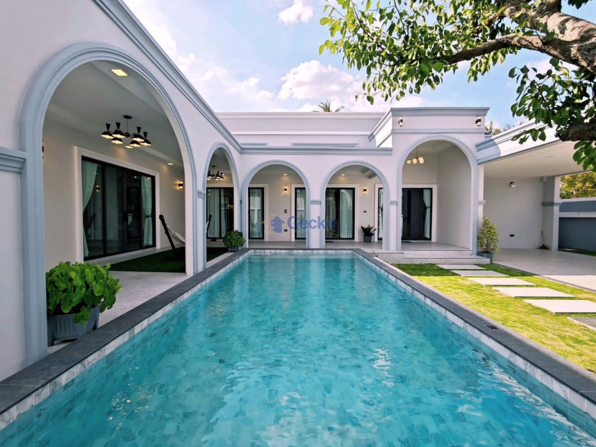 4 Bedrooms House  East Pattaya H013054