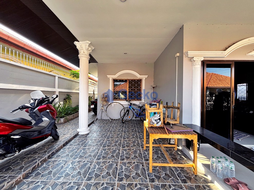 2 Bedrooms House in Eakmongkol 8  South Pattaya H013057 (Photo 1)
