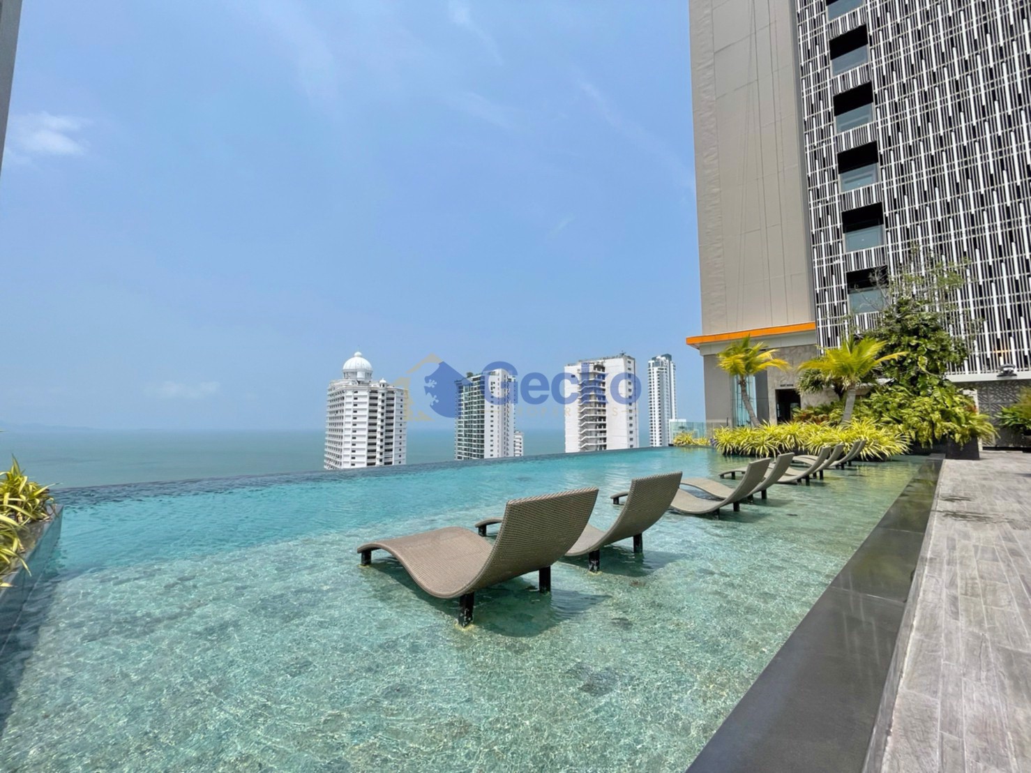 1 Bedroom Condo in The Riviera Wong Amat Beach Wongamat C013059