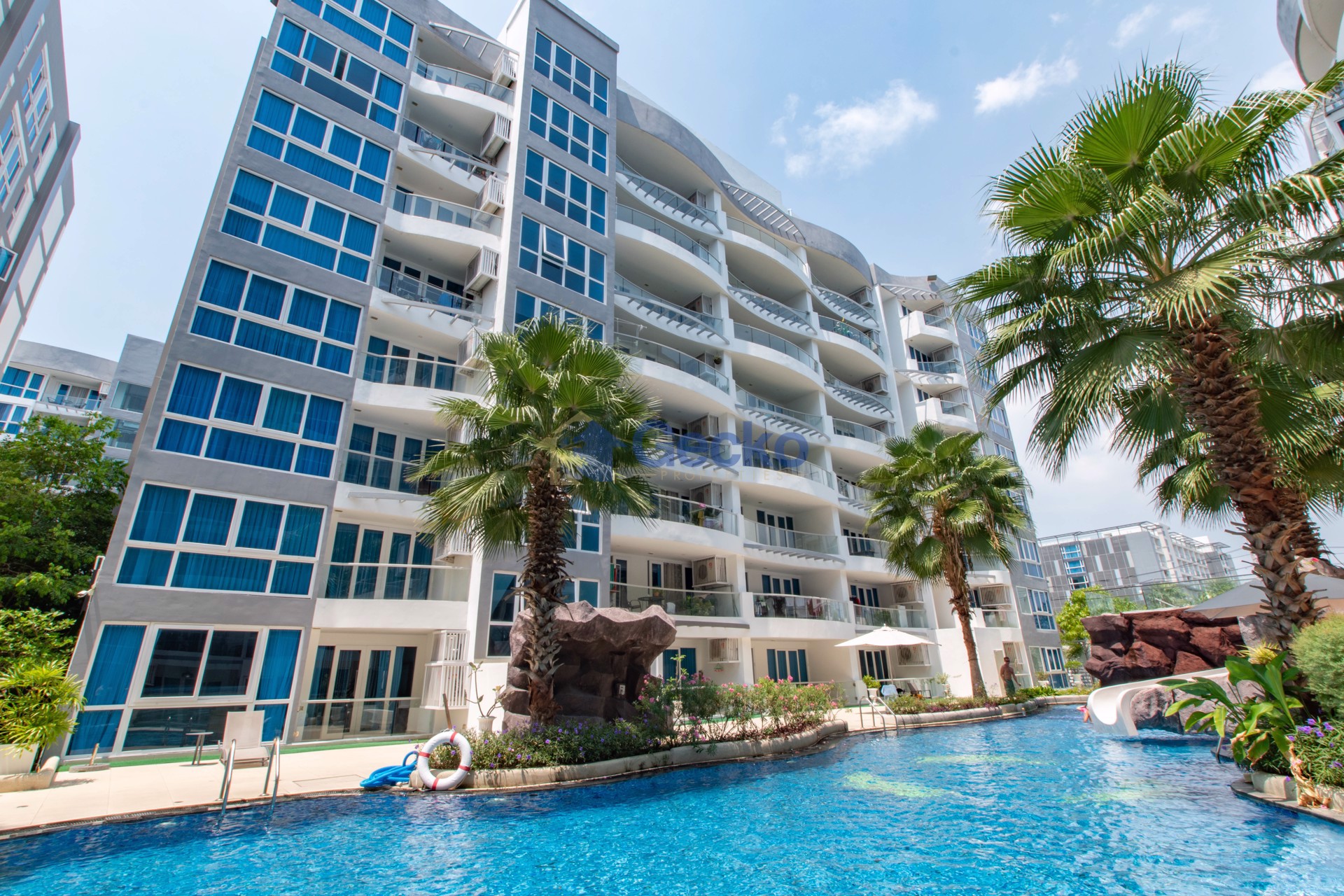 3 Bedrooms Condo in Grand Avenue Central Pattaya C013071
