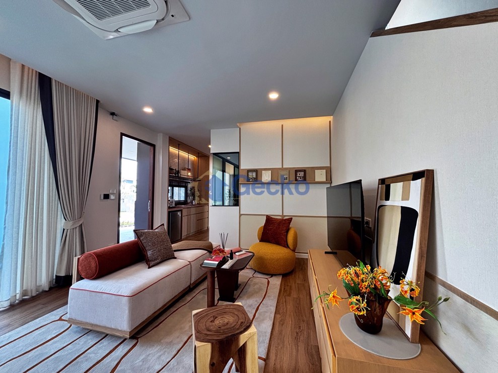 4 Bedrooms House in PYCHE Pattaya – Motorway  East Pattaya H012902 (Photo 3)