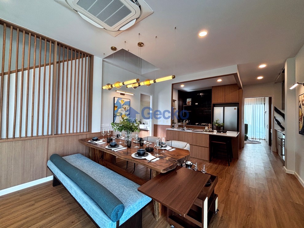 4 Bedrooms House in PYCHE Pattaya – Motorway  East Pattaya H012903 (Photo 4)