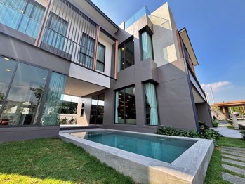 4 Bedrooms House in PYCHE Pattaya – Motorway  East Pattaya H012904
