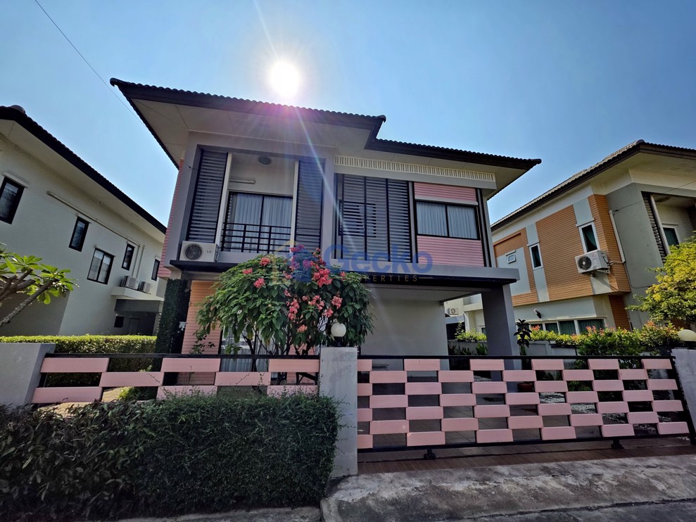 3 Bedrooms House in Patta Village  East Pattaya H013075 (Cover Photo)