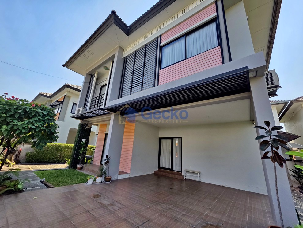 3 Bedrooms House in Patta Village  East Pattaya H013075 (Photo 1)