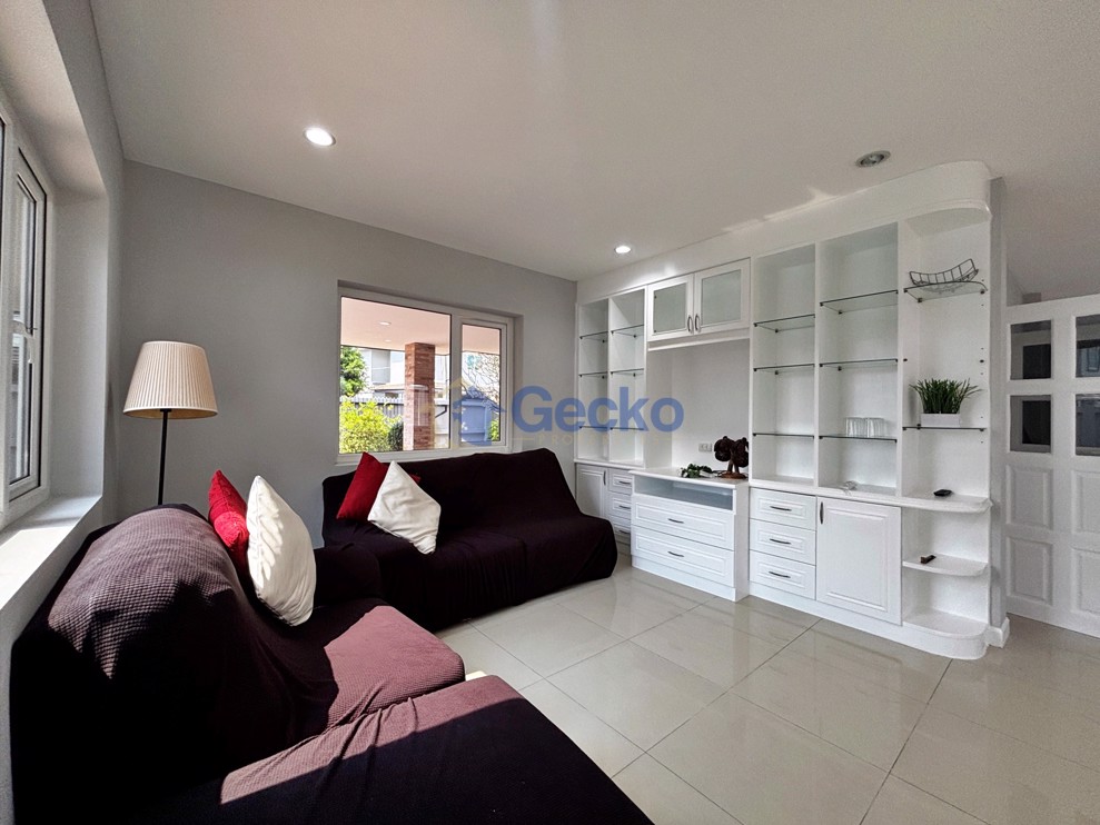 4 Bedrooms House in Lakeside Court 2  East Pattaya H003478 (Photo 3)