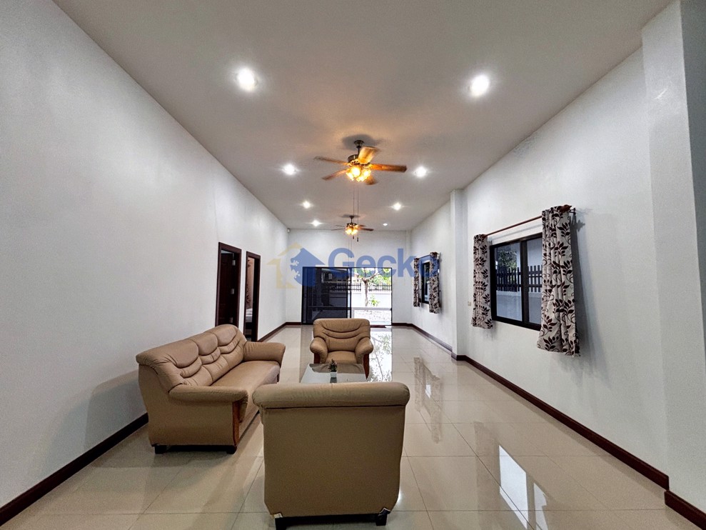 3 Bedrooms House  Jomtien H013089 (Photo 2)