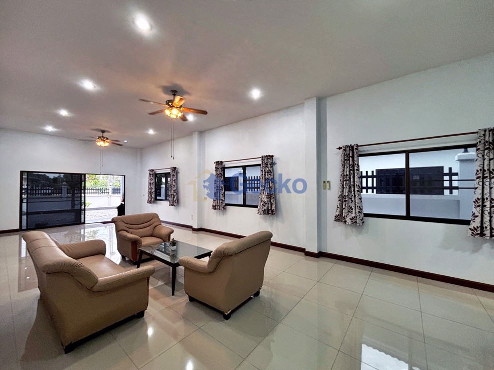 3 Bedrooms House  Jomtien H013089 (Photo 1)
