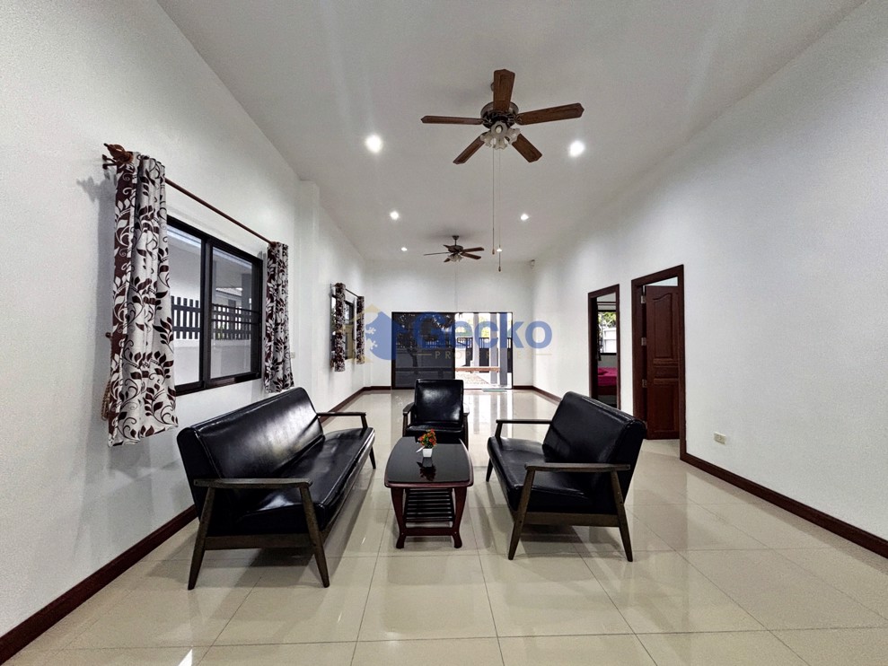 3 Bedrooms House  Jomtien H013090 (Photo 4)