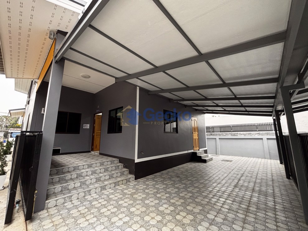 2 Bedrooms House  Jomtien H013092 (Cover Photo)