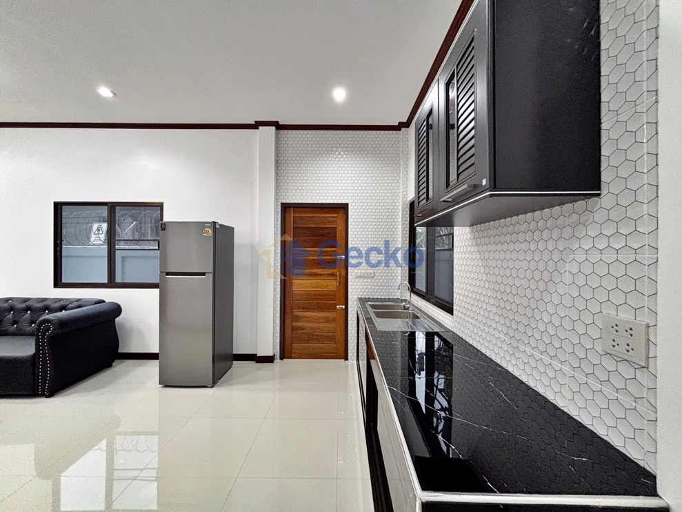 1 Bedroom House  Jomtien H013093 (Photo 4)