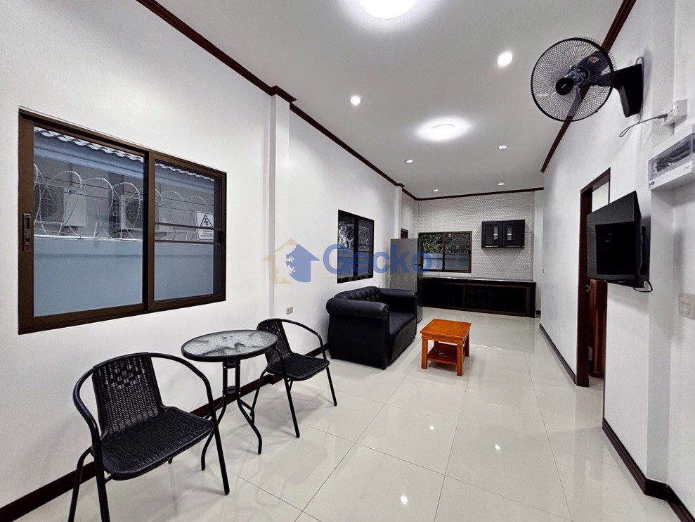 1 Bedroom House  Jomtien H013093 (Photo 2)