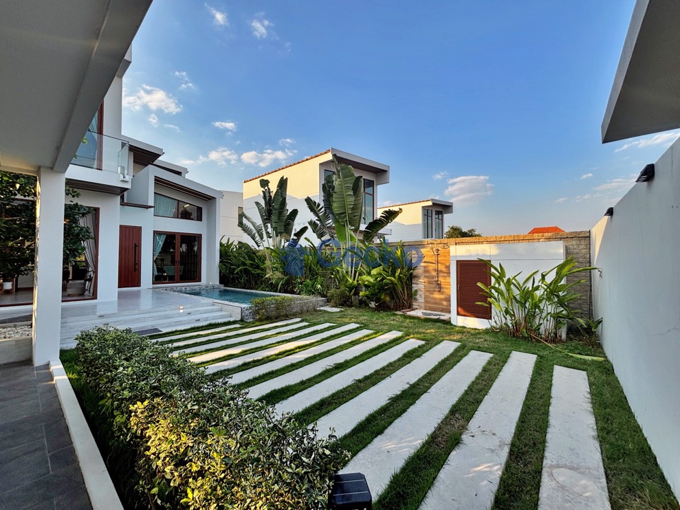 5 Bedrooms House in Atmos Prime Villa  East Pattaya H011531 (Photo 1)