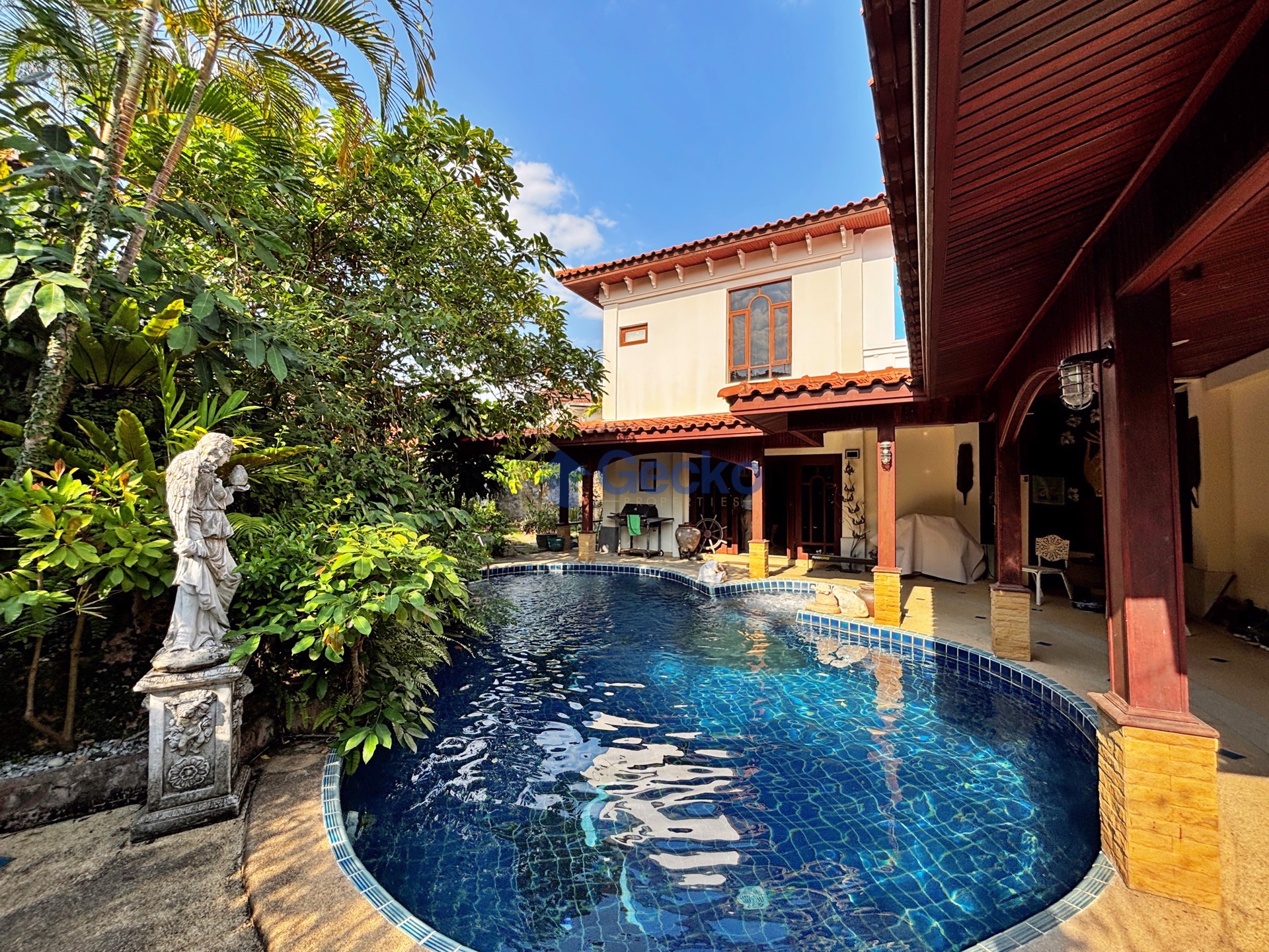 3 Bedrooms House in Whispering Palms  East Pattaya H013100