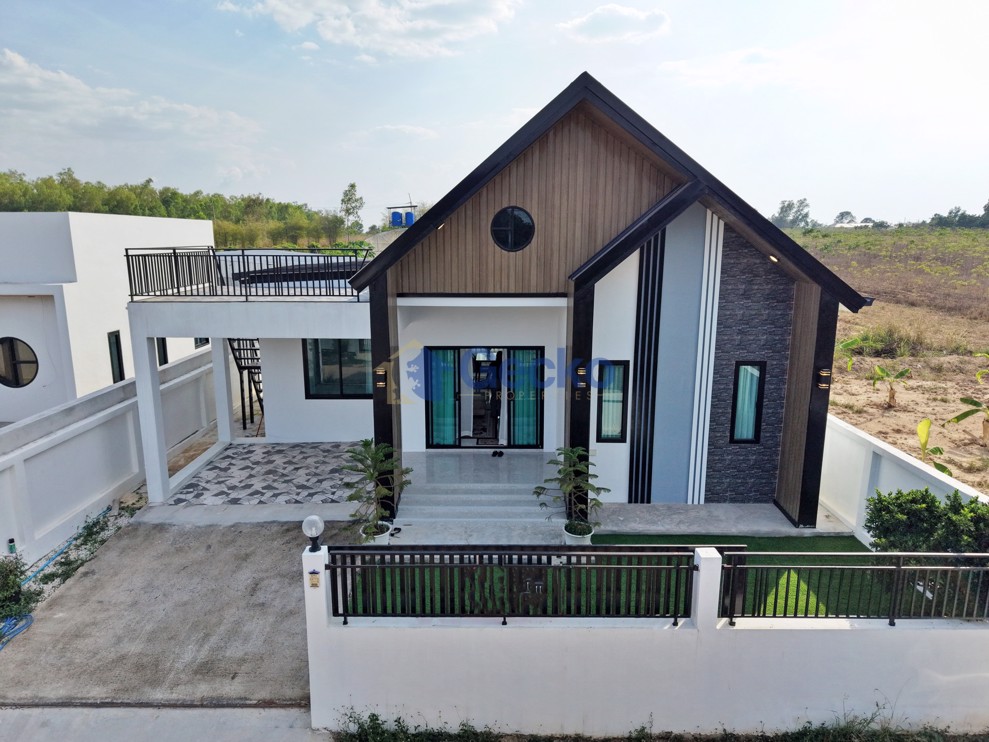 3 Bedrooms House in Pornprapar   East Pattaya H013101 (Cover Photo)